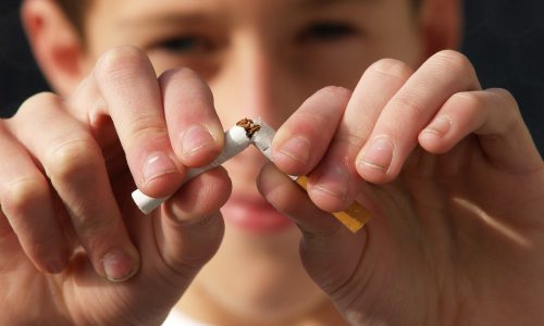 Omgaan met dagelijkse stress helpt rokers met stoppen