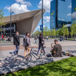 Rotterdam plaatst voetganger op een voetstuk
