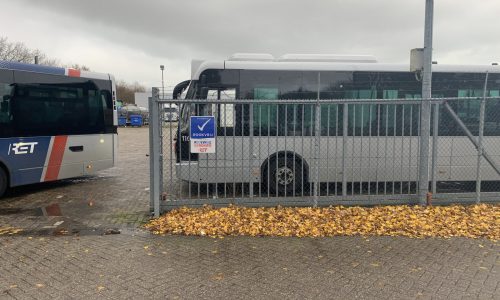 Bussen bij een RET remise die sinds 1 oktober 2020 rookvrij zijn.