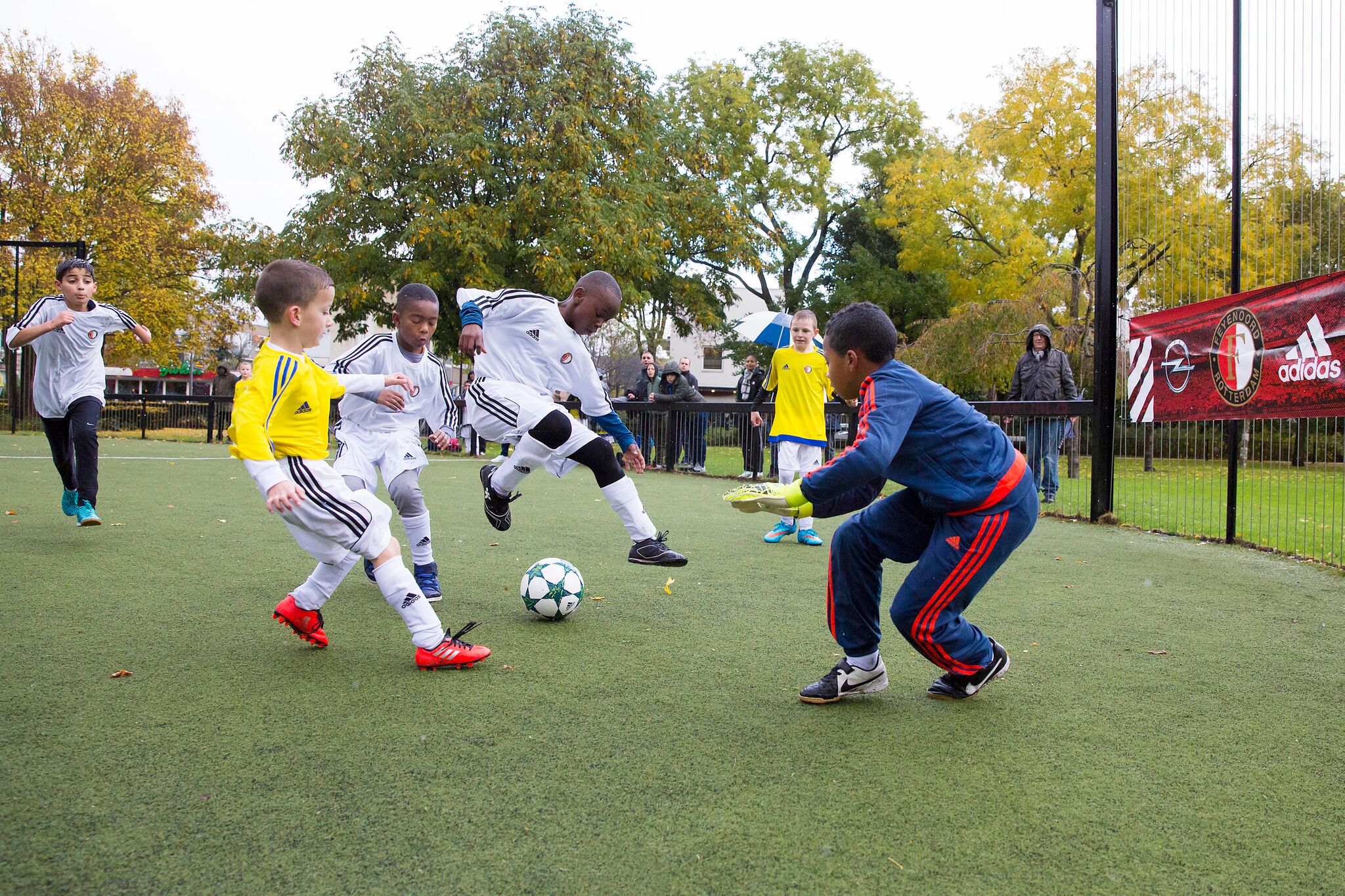 ‘Drie nieuwe vrienden door een paar potjes voetbal – dat is veel!’