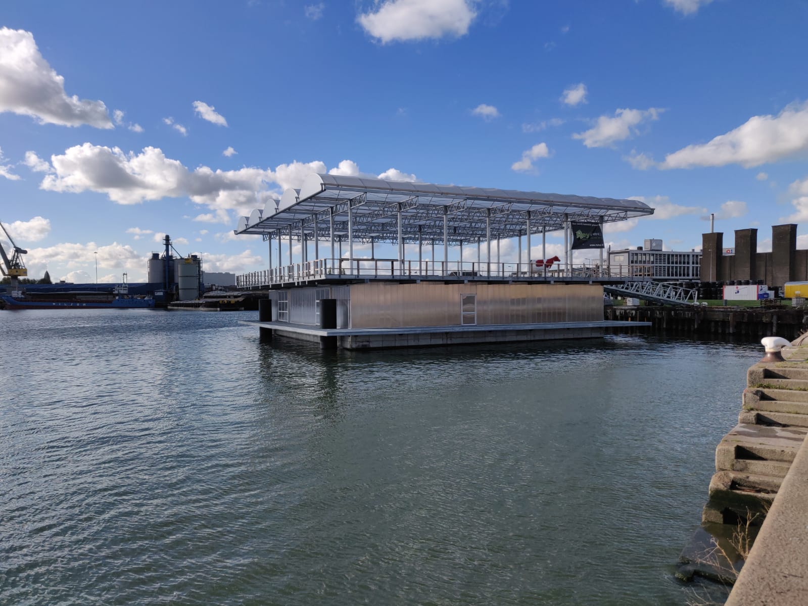 Floating Farm verbindt Rotterdammers met voedselproductie
